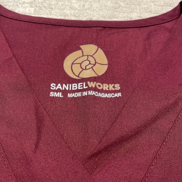 NWT Sanibel Works Scrubs Shirt Red Men’s Small - Picture 2 of 5